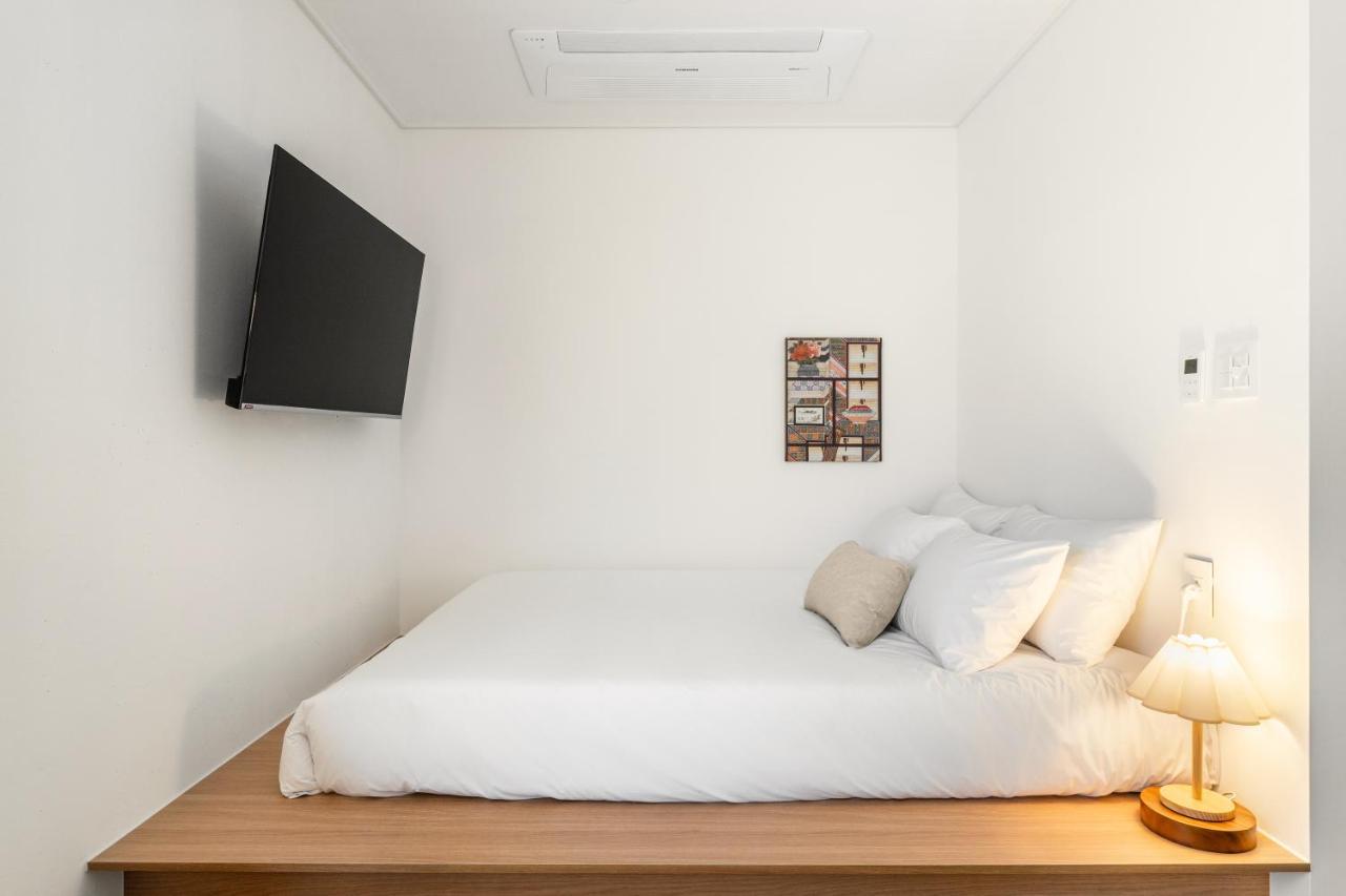 Urbanstay Boutique Ikseon Сеул Экстерьер фото